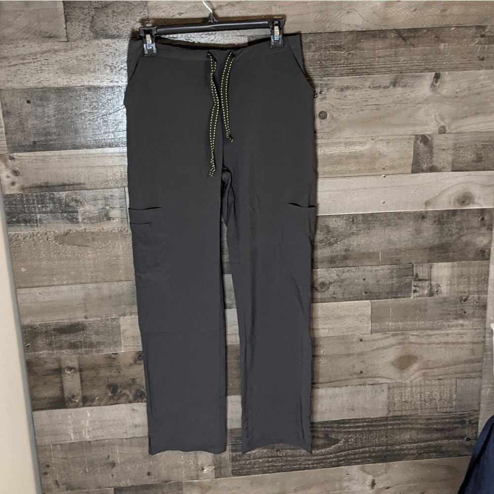 Joy scrubs Charcoal cargo pockets M